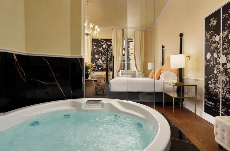 Private hot tub at San Firenze Suites & Spa, Florence — photo 2