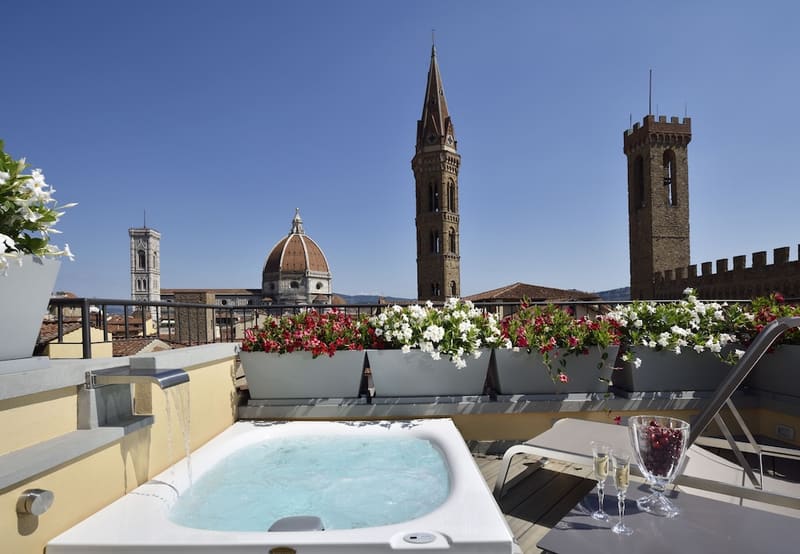Private hot tub at San Firenze Suites & Spa, Florence — photo 4