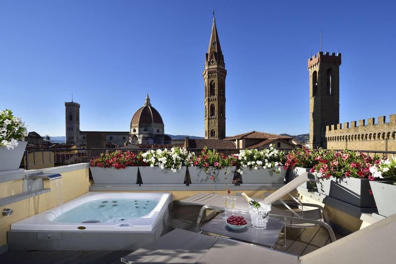 Private hot tub at San Firenze Suites & Spa, Florence — photo 3
