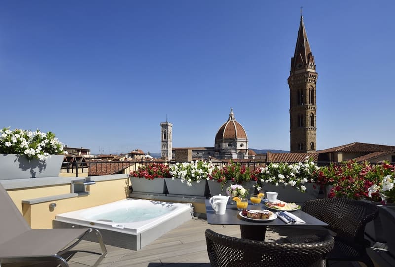 Private hot tub at San Firenze Suites & Spa, Florence — photo 6