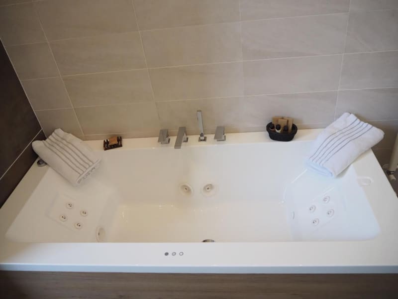 Private jacuzzi at Apollo Guest House, Florence
