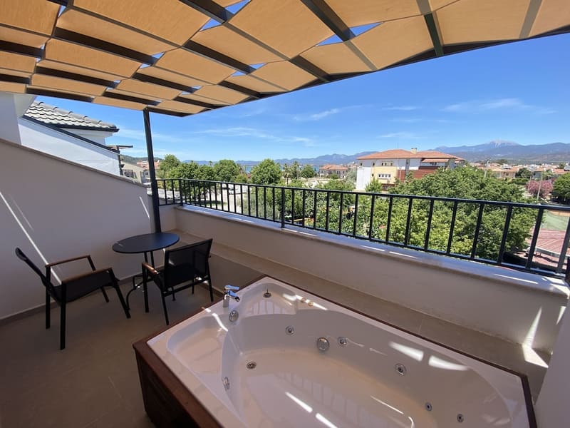 Private hot tub at Avilia Suites, Fethiye — photo 3