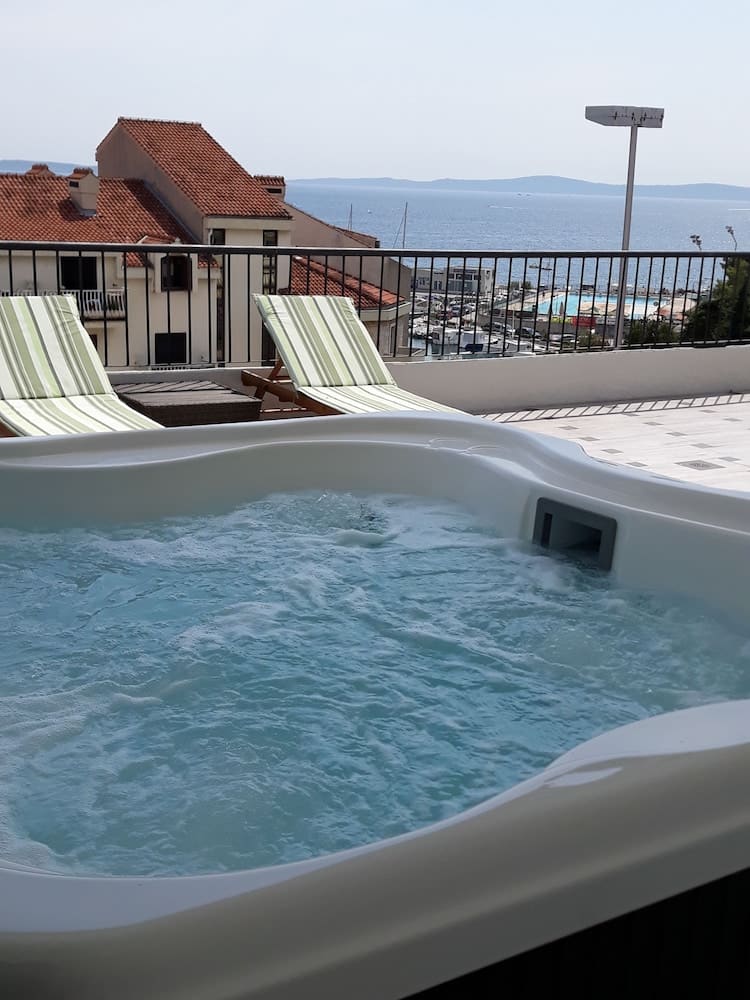 Private hot tub at Villa Zvonko, Split