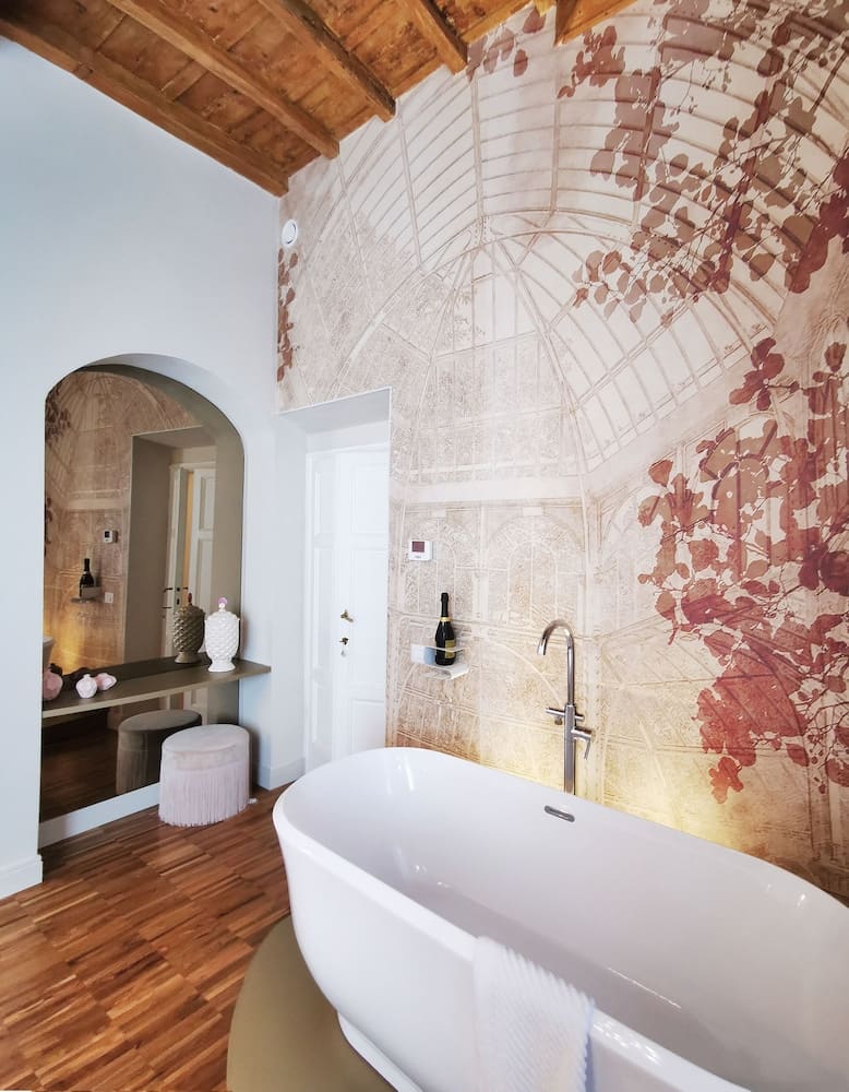 Private hot tub at Ricasoli Garden Relais, Florence, photo 4