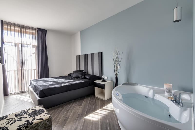 Private hot tub at Blue Inn Luxury Suites, Rome, photo 2