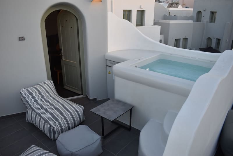 Private hot tub at Kallos Imar Boutique Hotel, Santorini — photo 2