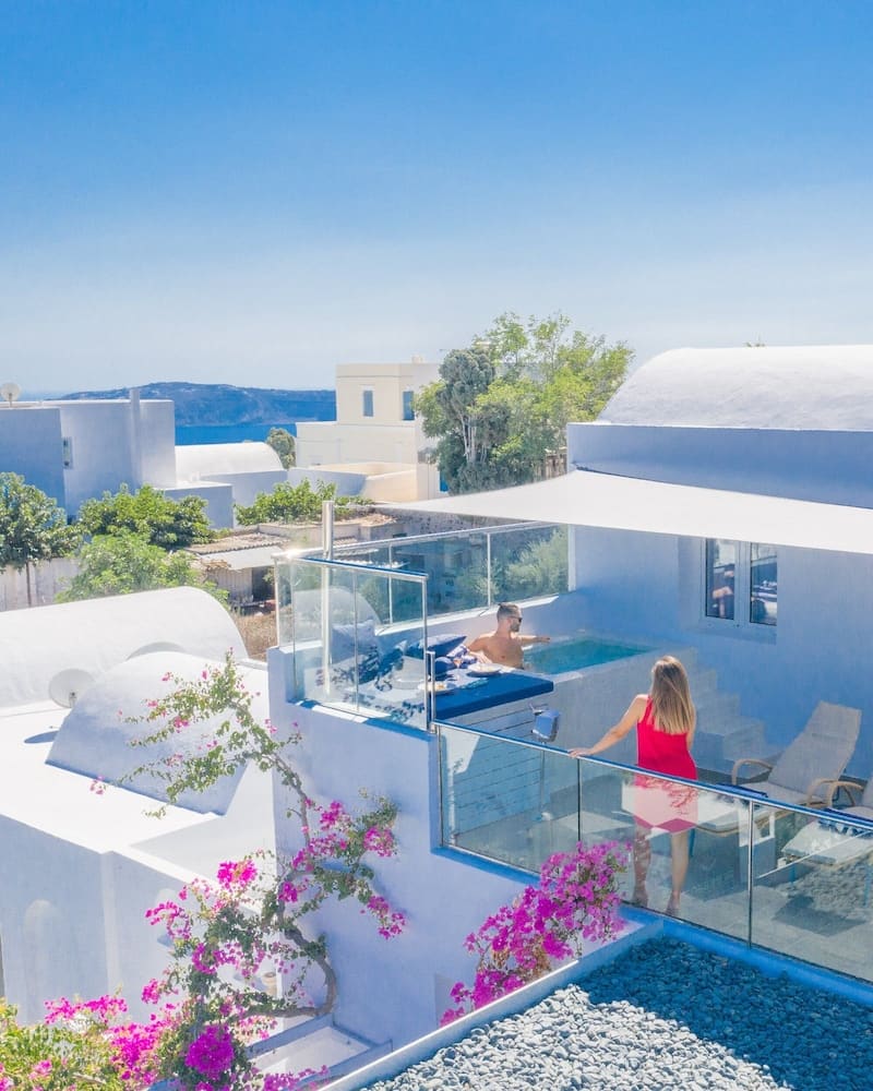 Private hot tub at Aressana Spa Hotel and Suites, Santorini — photo 2