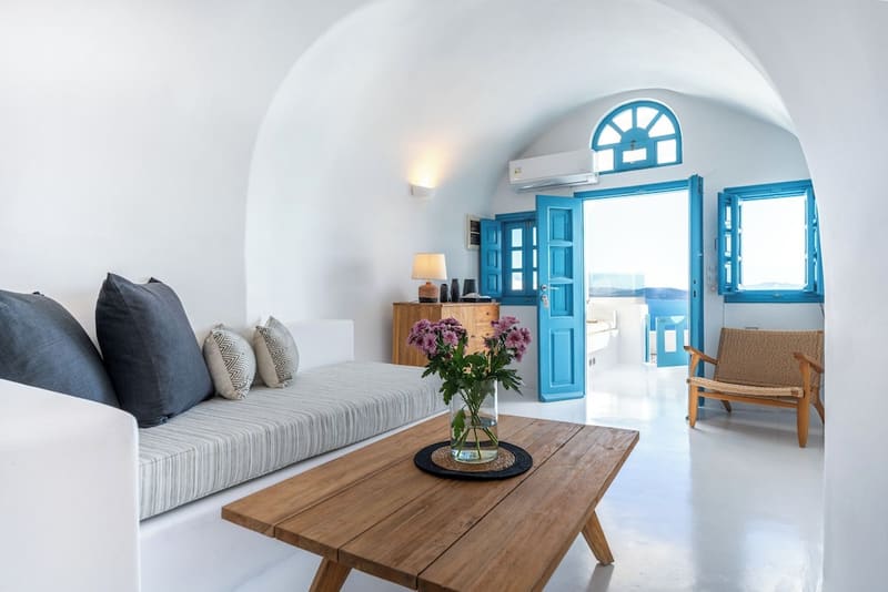 Private hot tub at Nano Oia Villas, Santorini — photo 6