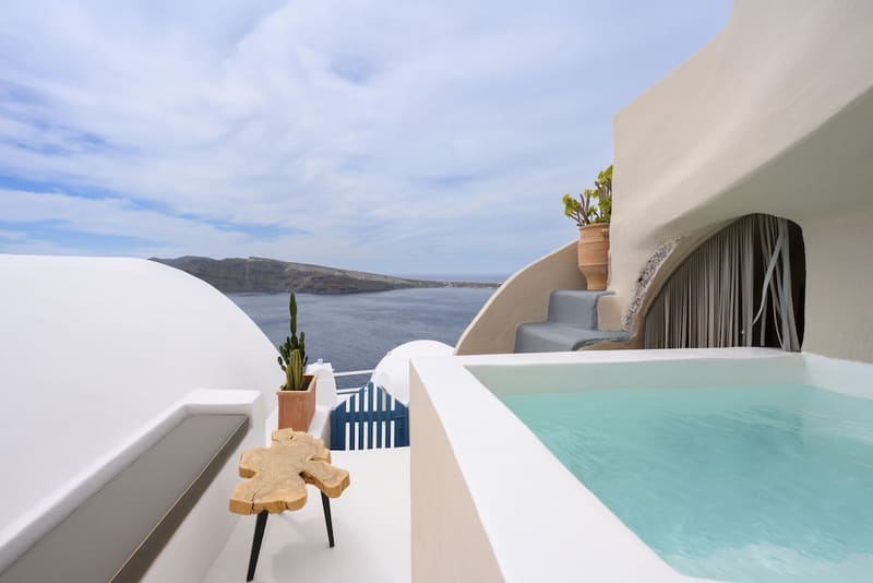 Private hot tub at Nano Oia Villas, Santorini — photo 3