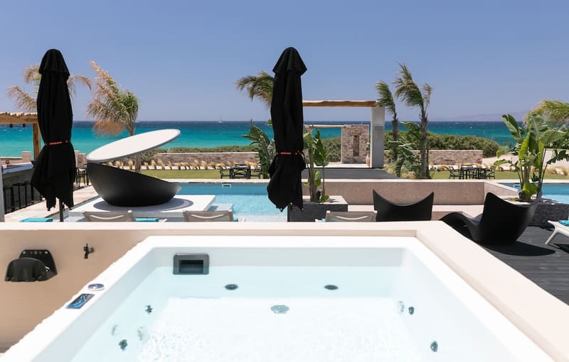 Private hot tub at Eden Beachfront Residences & Suites, Naxos — photo 5