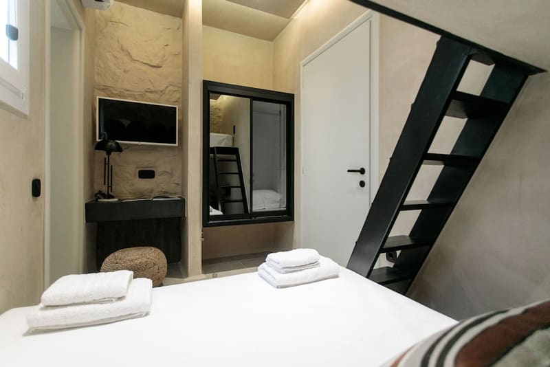 Private hot tub at Eden Beachfront Residences & Suites, Naxos — photo 3