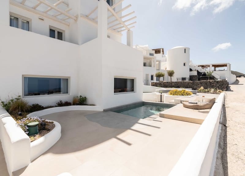 Private plunge pool at Rocabella Santorini Hotel & SPA, Santorini — photo 4