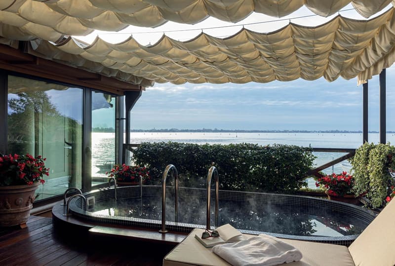 Hotels with a private in-room jacuzzi, hot tub or plunge pool in Venice