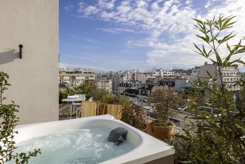 Private hot tub at Quinzerie Hotel, Paris