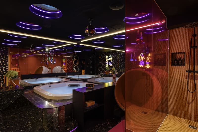 Private hot tub at Quinzerie Hotel, Paris, photo 4