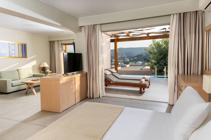 Private hot tub at Miramare Resort & Spa, Agios Nikolaos — photo 2