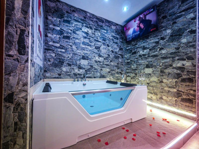 Private hot tub at Il Gladiatore, Rome, photo 3