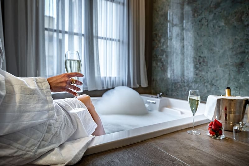 Private hot tub at Hotel La Scaletta Al Ponte Vecchio, Florence — photo 6
