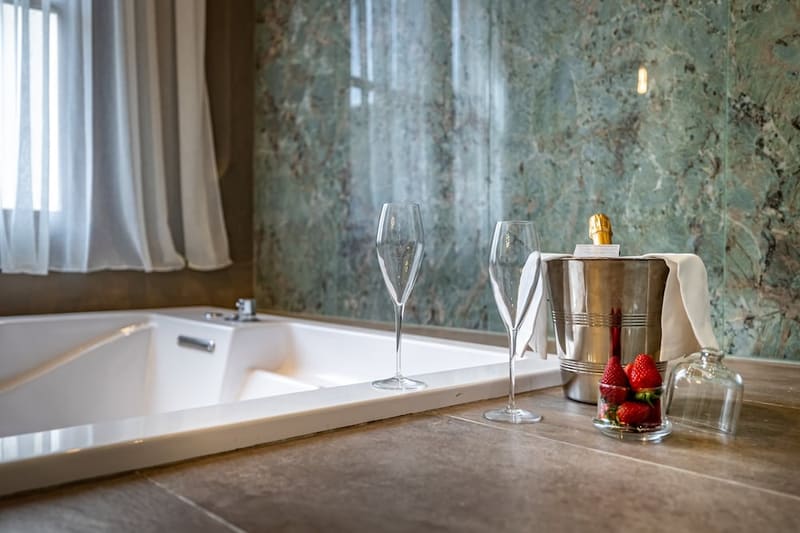 Private hot tub at Hotel La Scaletta Al Ponte Vecchio, Florence — photo 3