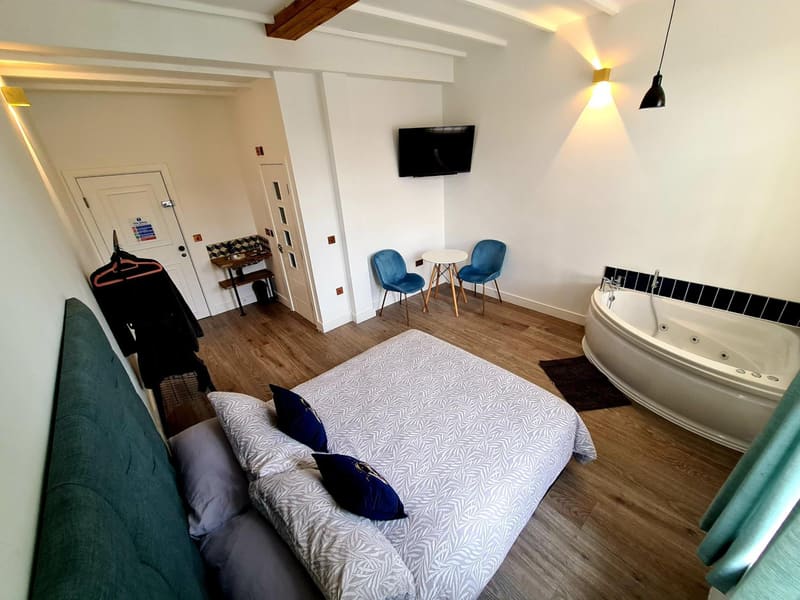 Private hot tub at Angel Townhouse, London