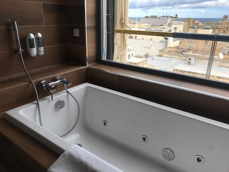 Private hot tub at Jean de Valette Boutique Living, Valletta — photo 6