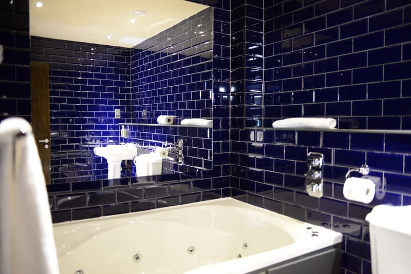 Hotels with a private in-room jacuzzi, hot tub or plunge pool in Liverpool