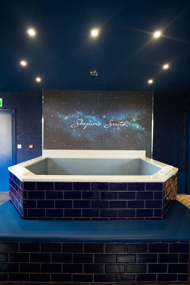 Private hot tub at Arthouse Hotel, Liverpool, photo 2