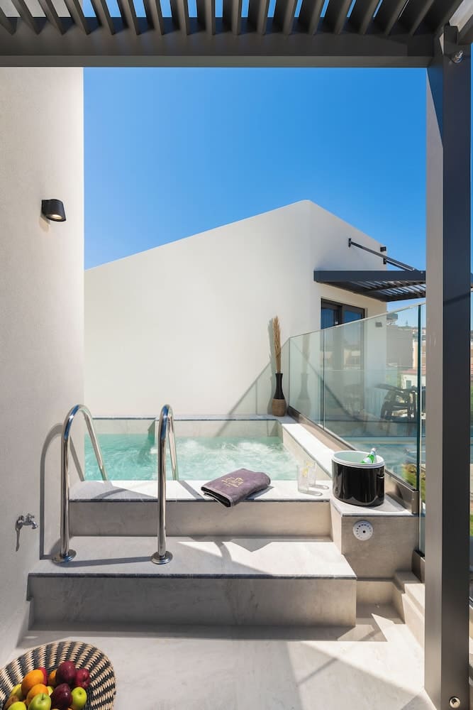 Private hot tub at Elia Agia Marina Resort, Chania — photo 2