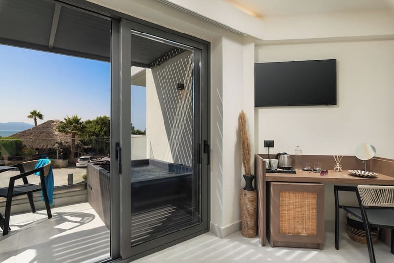 Private hot tub at Elia Agia Marina Resort, Chania — photo 4