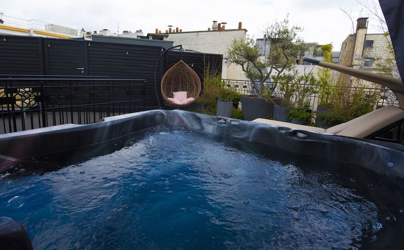 Private jacuzzi at Félicien & SPA, Paris, photo 2