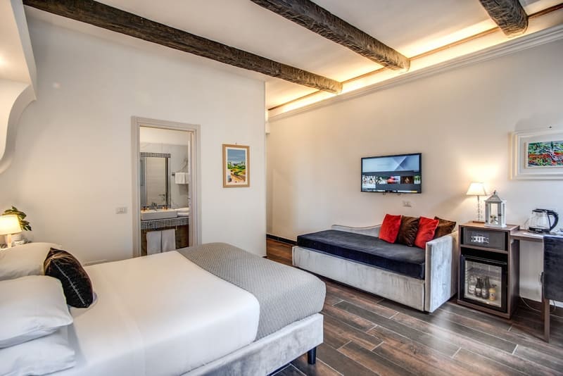 Private jacuzzi at Tritone Top House, Rome, photo 4