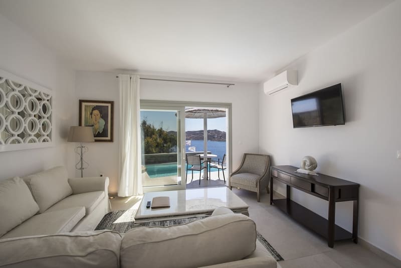 Private hot tub at Greco Philia Hotel Boutique, Mykonos — photo 4