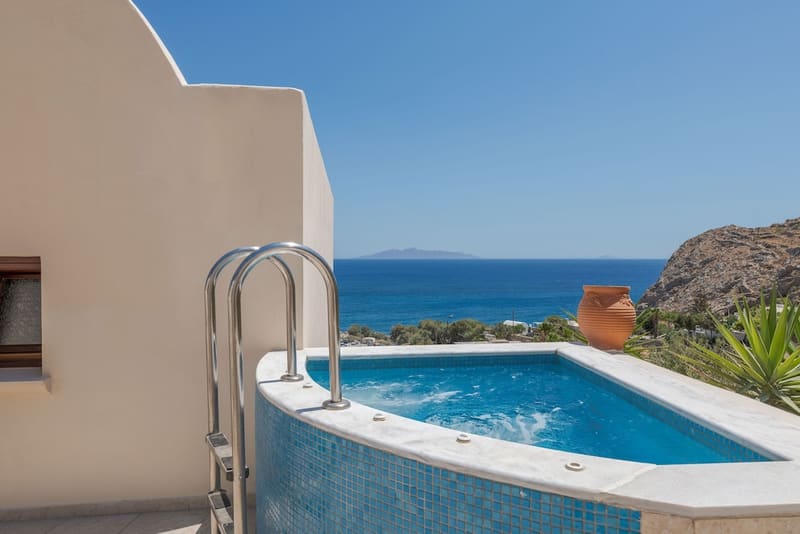 Private hot tub at Epavlis Hotel & Spa, Santorini — photo 3