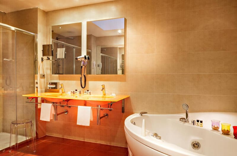 Private jacuzzi at Jazz Hotel, Olbia — photo 3
