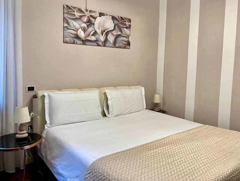 Private jacuzzi at Relais Ponte Pietra, Verona — photo 3