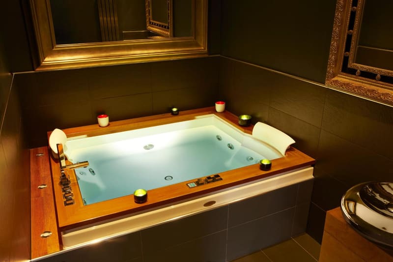 Hotels with a private in-room jacuzzi, hot tub or plunge pool in Edinburgh
