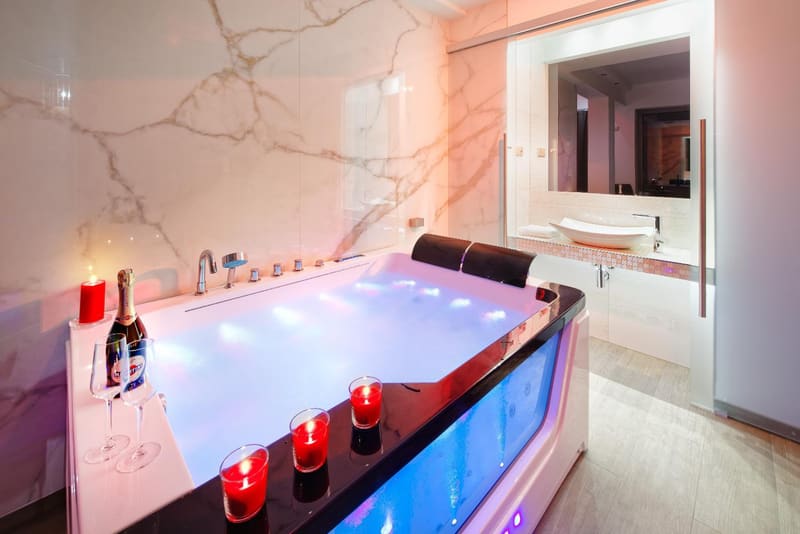Private hot tub at Hotel Aura Design & Garden Pool, Prague, photo 4