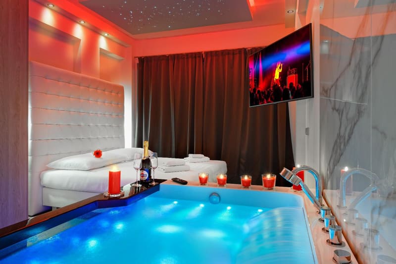 Private hot tub at Hotel Aura Design & Garden Pool, Prague, photo 2