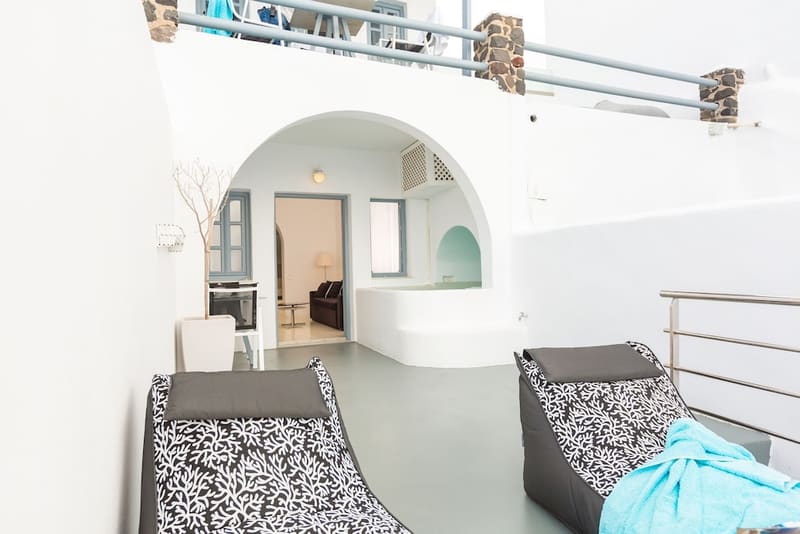 Private hot tub at Oia Suites, Santorini — photo 2