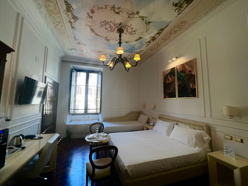 Private hot tub at Navona Central Suites, Rome, photo 4