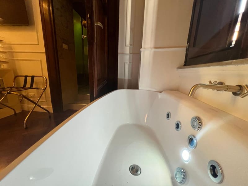 Private hot tub at Navona Central Suites, Rome, photo 3