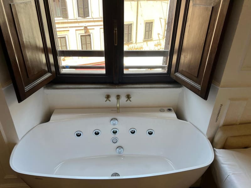 Private hot tub at Navona Central Suites, Rome