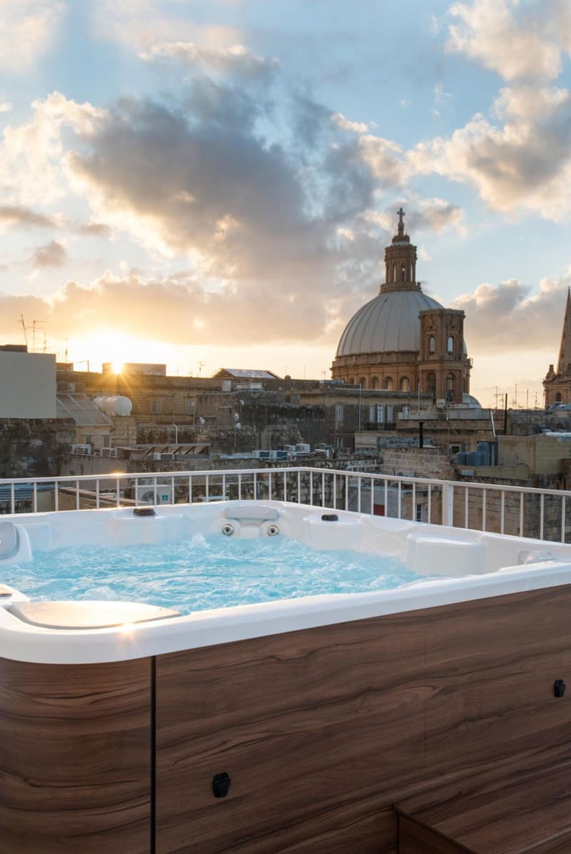 Private hot tub at The Barrister, Valletta — photo 5