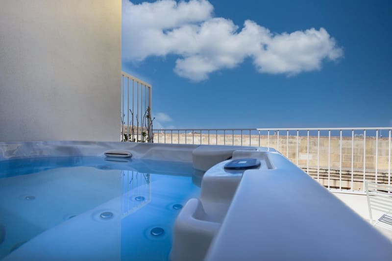 Private hot tub at The Barrister, Valletta — photo 3