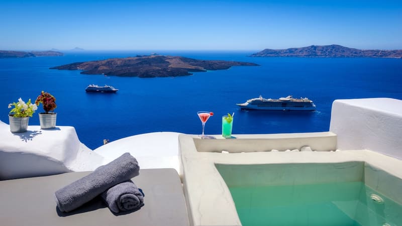 Private hot tub at Modernity Suites, Santorini — photo 2