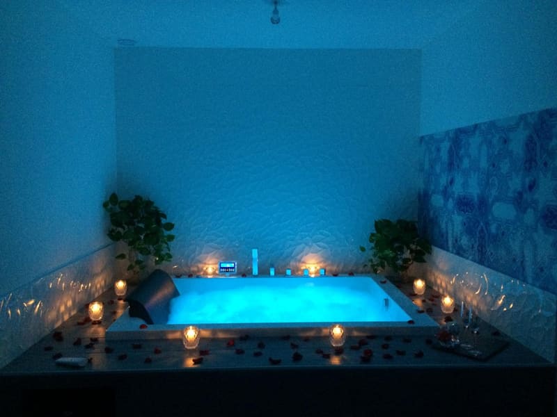 Private hot tub at Hotel Villa Rose, Nice, photo 3
