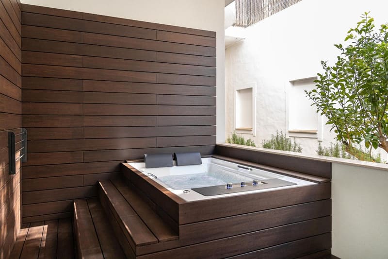 Private hot tub at 3HB Faro, Faro
