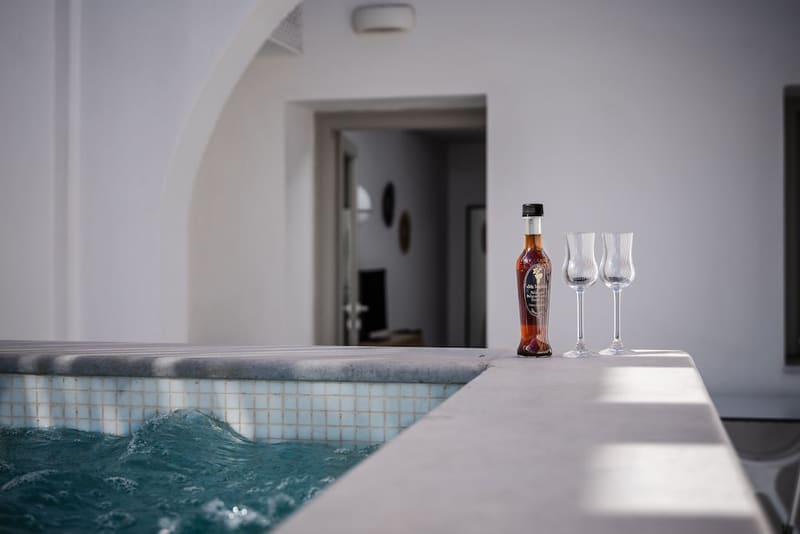 Private hot tub at Symphony Suites, Santorini, photo 5
