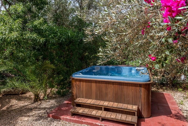 Private jacuzzi at Agroturismo Can Pere Sord, Ibiza — photo 3