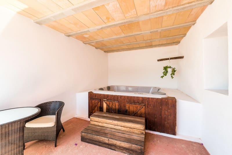 Private jacuzzi at Agroturismo Can Pere Sord, Ibiza — photo 4